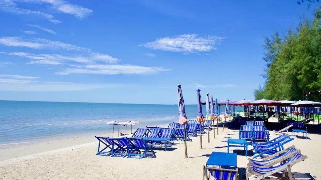 nice beach to relax in hua hin in day time