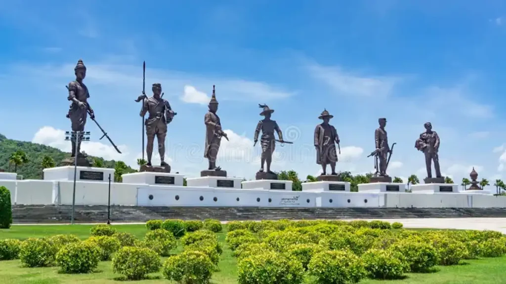 7 kings giant statues in rajabhakti park