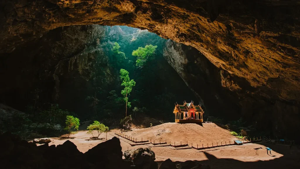 phraya nakhon cave 